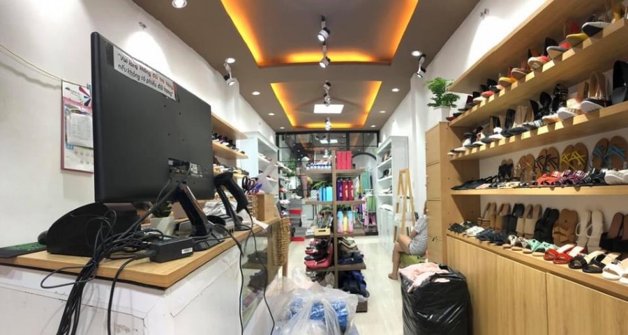 Bán nhà đẹp 1 trệt 2 lầu, đang kinh doanh buôn bán hiện đang cho thuê thu nhập 120tr/năm.
