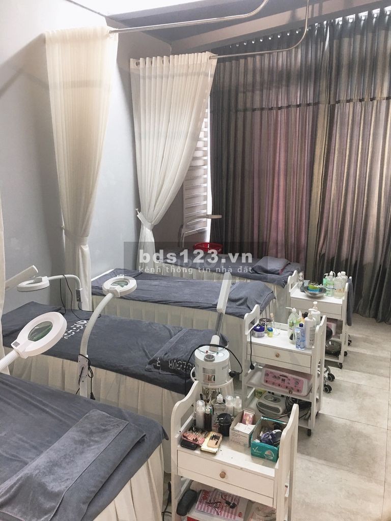 Cho thuê NNC Góc 2 mặt tiền Nguyễn Đình Chiểu, P.2, Q.3.
