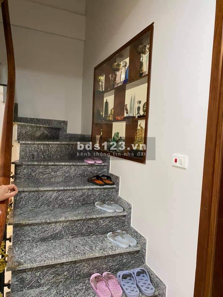 NHÀ NGUYỄN VĂN CỪ - ÔTÔ ĐỖ CỬA -5 tỷ. 0825.599.833