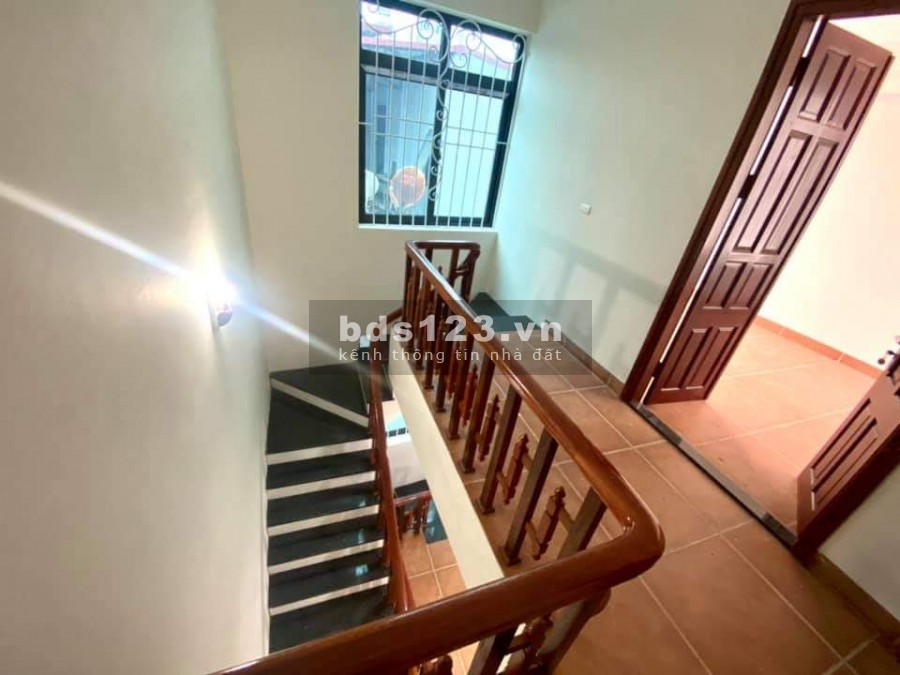 NHÀ NGUYỄN VĂN CỪ - ÔTÔ ĐỖ CỬA -5 tỷ. 0825.599.833