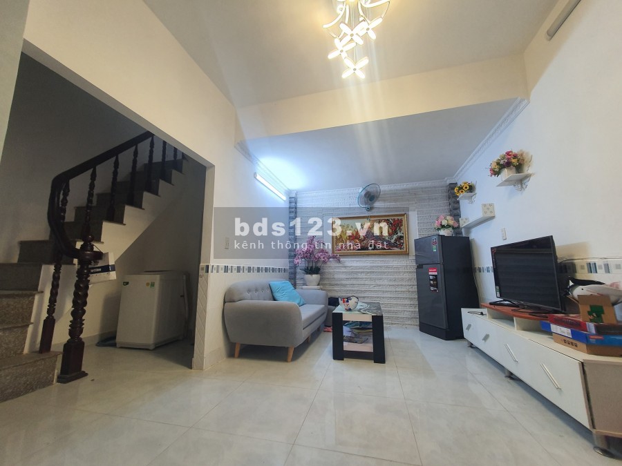 Bán nhà Cách Mạng Tháng Tám, 60m2, 2 tầng, hẻm xe tải, phân lô, 8 tỷ, 0763801388.