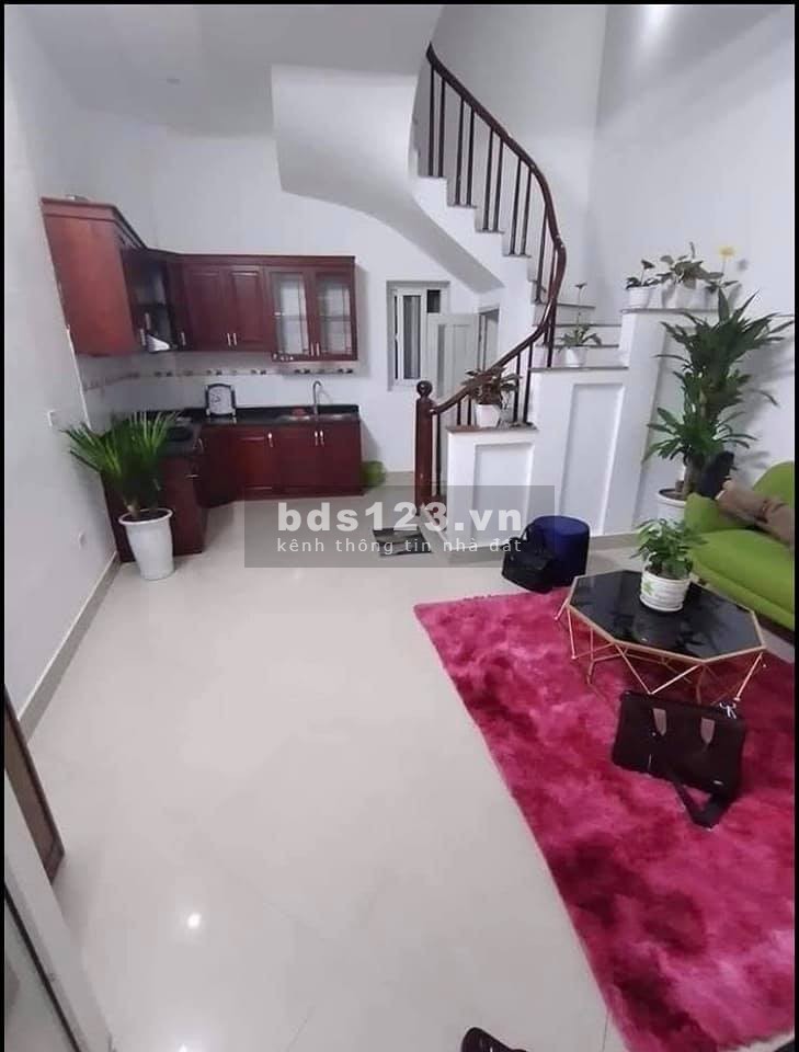 NHỈNH 3 TỶ CẦU GIẤY 37M2 5T ĐẸP MỚI LONG LANH