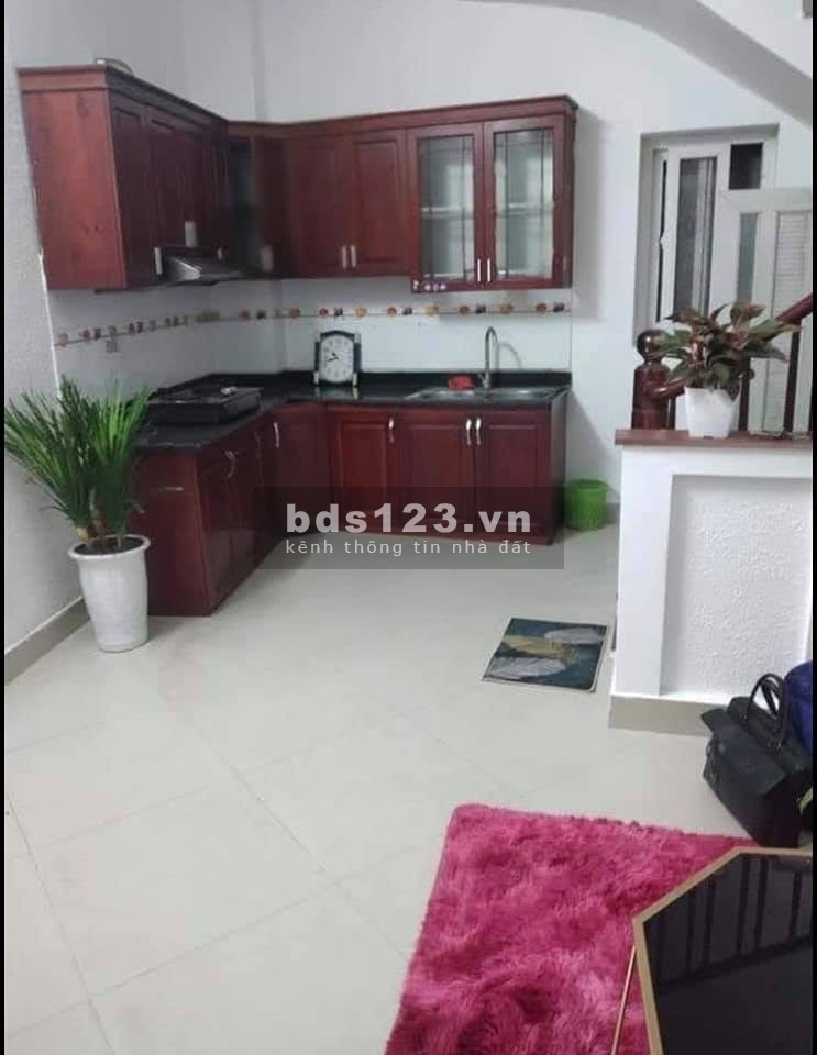NHỈNH 3 TỶ CẦU GIẤY 37M2 5T ĐẸP MỚI LONG LANH