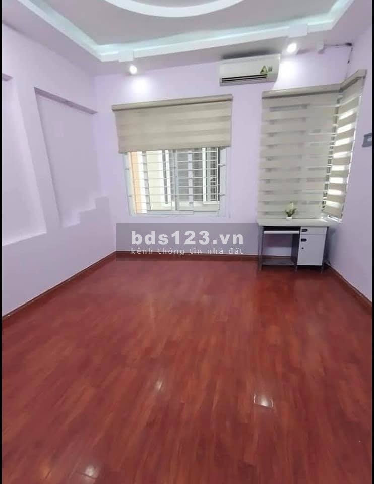 NHỈNH 3 TỶ CẦU GIẤY 37M2 5T ĐẸP MỚI LONG LANH