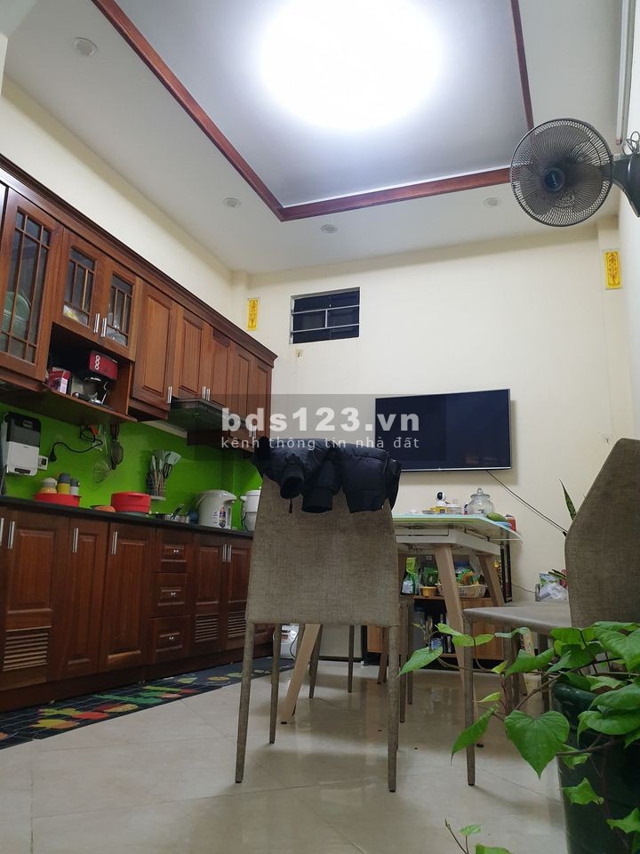 Nhà gần phố, ngõ ô tô chạy 40m2, 5 tầng.