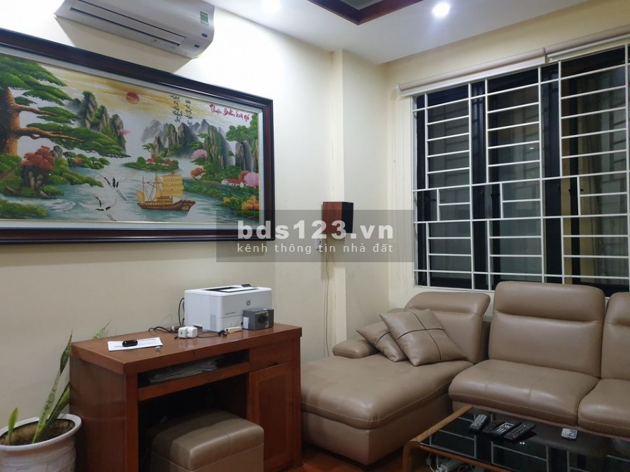 Nhà gần phố, ngõ ô tô chạy 40m2, 5 tầng.
