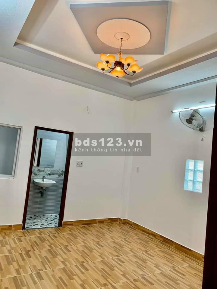 Bán nhà sổ riêng giá 590 triệu, hưng lộ 11,hưng long, bình chánh, tp HCM