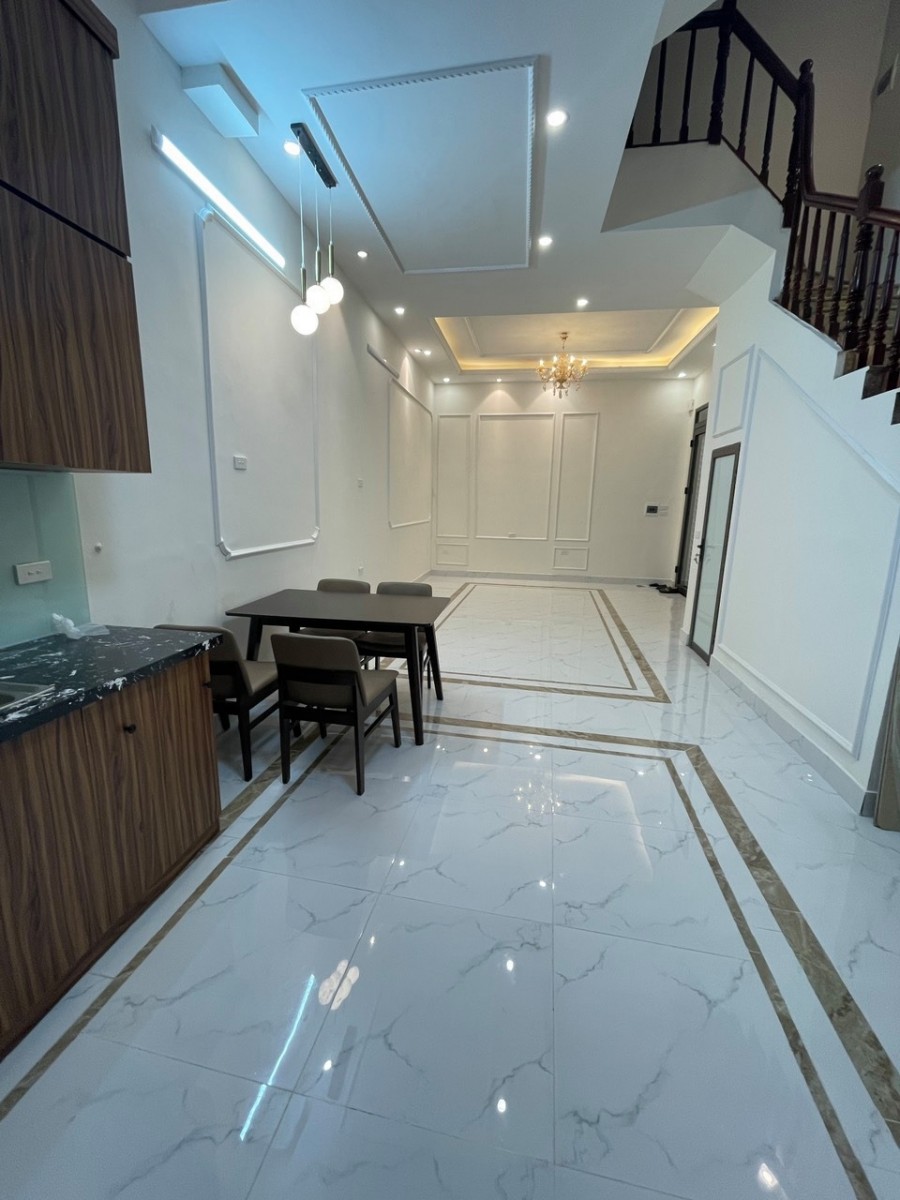 Bán Nhà Doãn Kế Thiện, 70m2, 8 tầng, MT5m, 7.85 Tỷ, Dòng Tiền 10%, Ngõ Xe Ba Gác, Rất Gần Các Trường ĐH