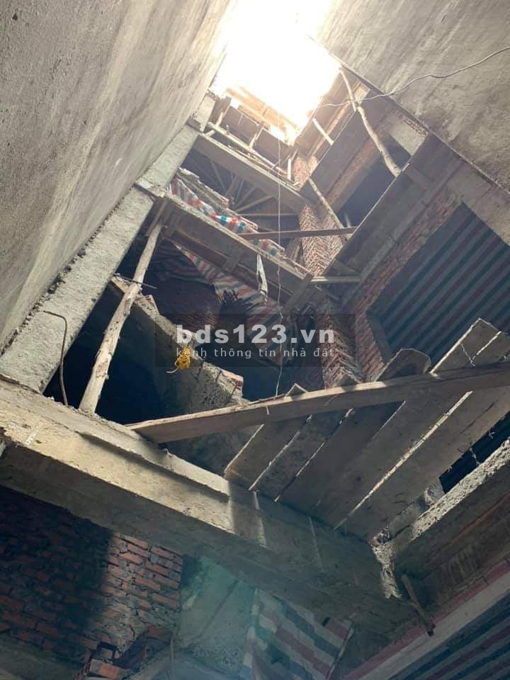 Bán nhà phố Đê Trần Khát Chân, giá chưa tới 3 tỷ.