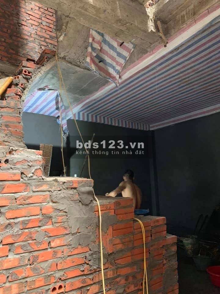 Bán nhà phố Đê Trần Khát Chân, giá chưa tới 3 tỷ.