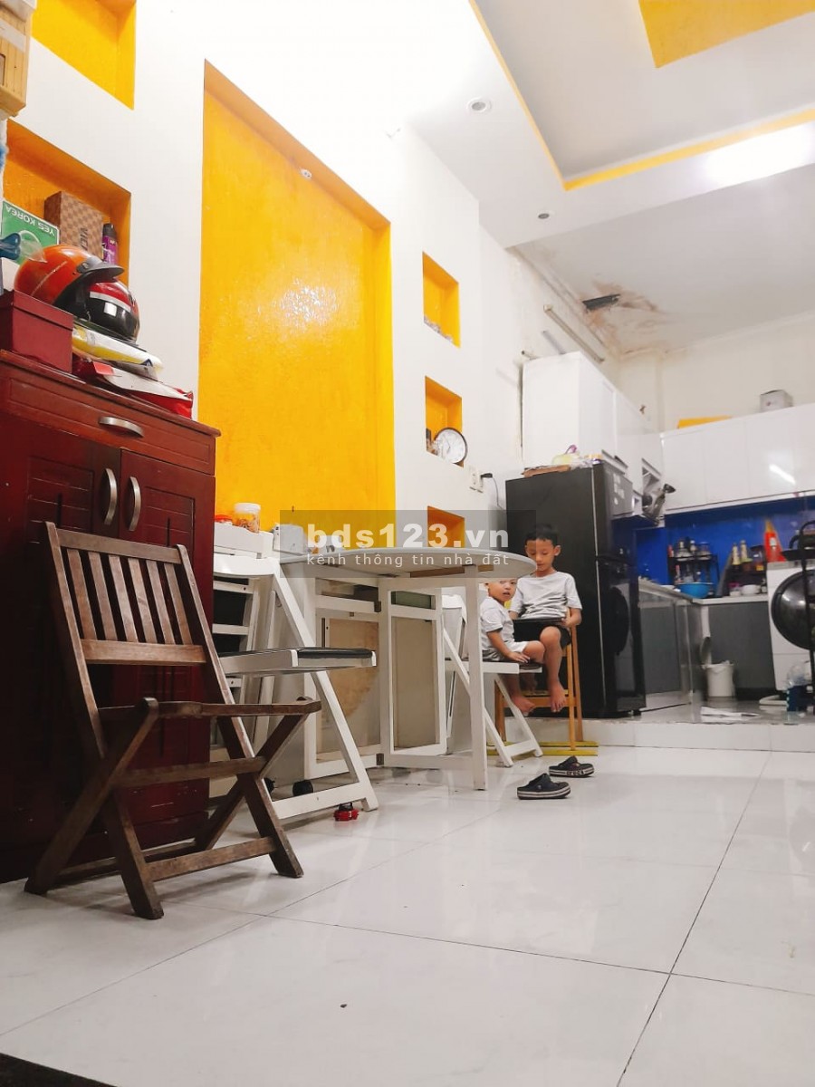 Tân Bình Thân Nhân Trung Phường 13 Hẻm 8m Có luôn vỉa hè Chỉ 4.2 tỷ