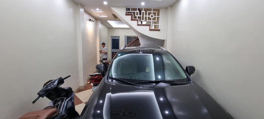 Cần Bán Nhà Đẹp Ngõ Ô tô Tránh Kinh Doanh Sầm Uất Trần Quốc Hoàn, 45m, 5T, Mt 3.6, Giá 8.2 Tỷ