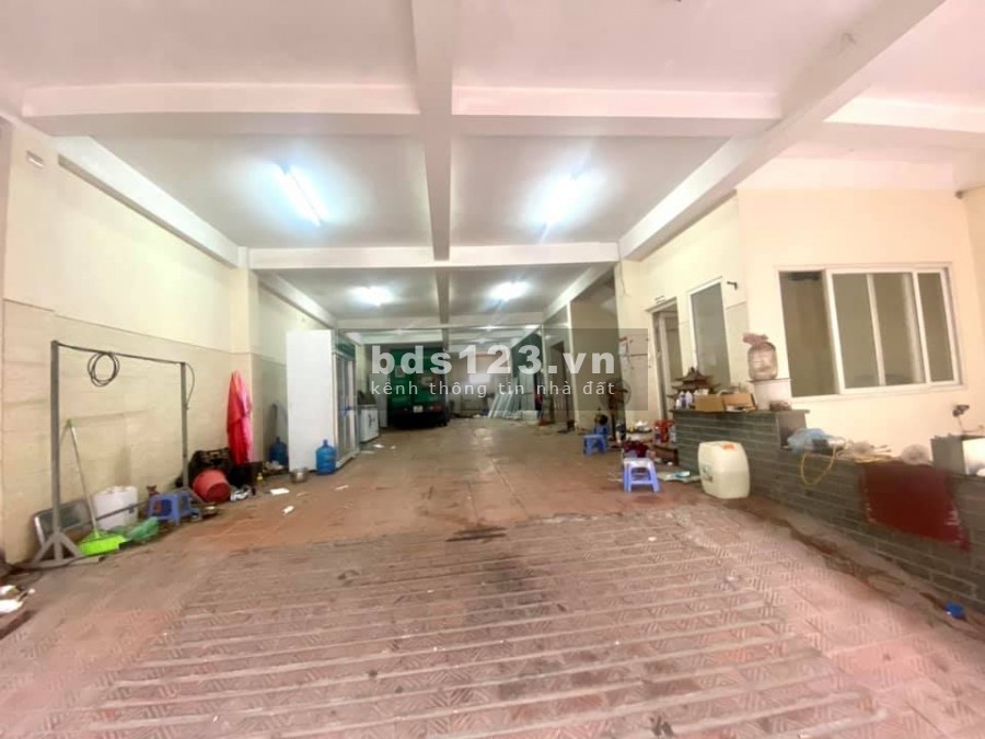 Tòa nhà văn phòng 8 tầng gần BigC Long Biên, 220m, MT 10m, thang máy, tầng hầm, ô tô, 17 tỷ