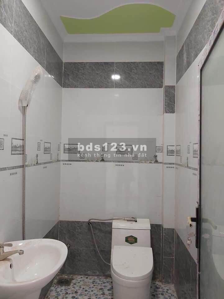 Nhà 1 trệt 1 lầu ngay bình chánh sổ hồng riêng dọn ở liền