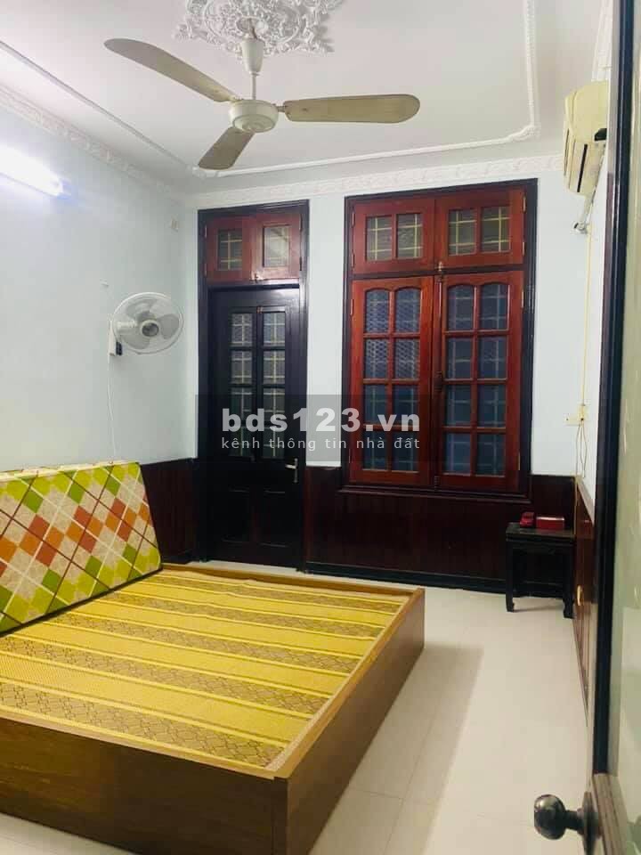bán nhà đường Láng phân lô, ô tô đỗ, quay đầu dt42m, 4 tầng, nhỉnh 5 tỷ.