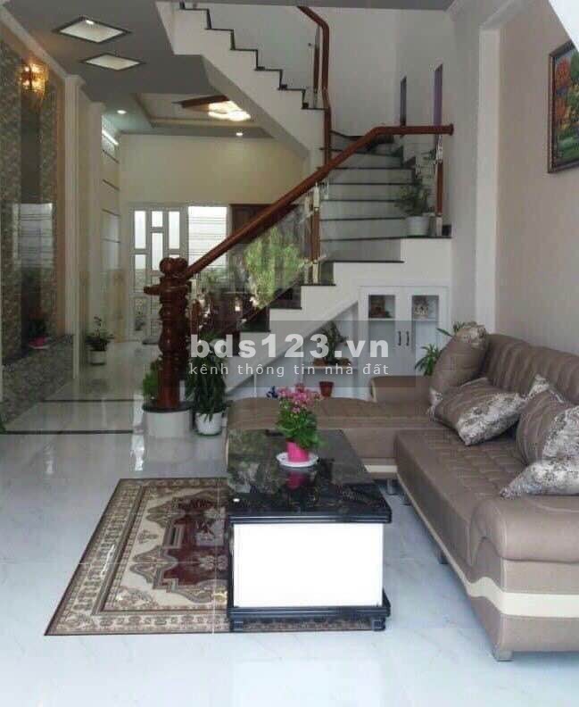 Nhà 1 trệt 1 lầu ngay bình chánh sổ hồng riêng dọn ở liền