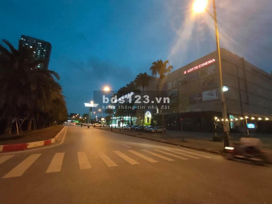 TRUNG TÂM HÀNH CHÍNH VÀ METRO HÀ ĐÔNG. KINH DOANH GI CŨNG RA XÈNG- ĐƯỜNG RỘNG VỈA HÈ MIÊN MAN