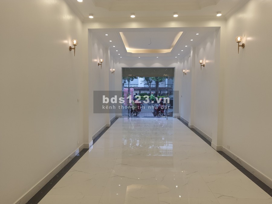 CHÍNH CHỦ CẦN BÁN NHÀ KINH DOANH HOÀNG QUỐC VIỆT - 6 TẦNG CÓ THANG MÁY - HAI MẶT THOÁNG