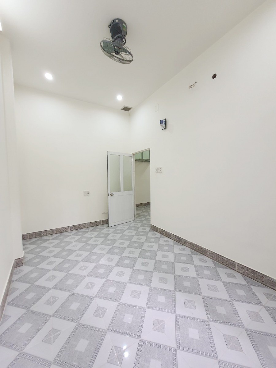 Nhà nở hậu, 1 lầu, 2PN hẻm 241 Bùi Minh Trực P5 Q8