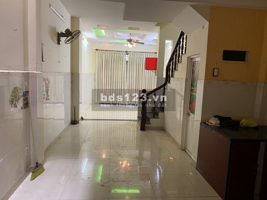 Bán nhà HXH ở GV giá tốt ! Gần chợ trường