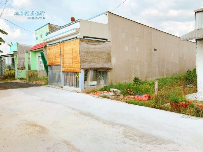 Cần tiền kinh doanh nên bán gấp lô đất nền với giá rẻ, có sổ riêng, pháp lý đầy đủ