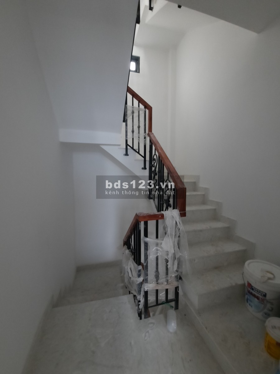 Bán nhà MỚI 4tầng hẻm thông CMT8, 4x11.6 giá 7ti9