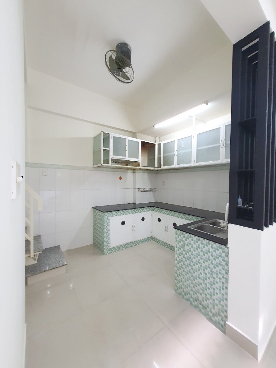 Nhà nở hậu, 1 lầu, 2PN hẻm 241 Bùi Minh Trực P5 Q8