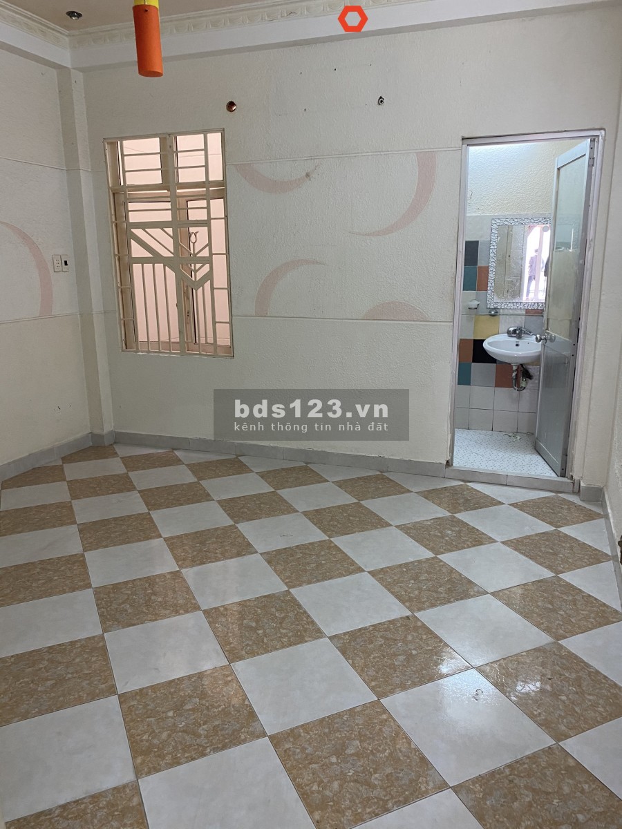 CHDV Hoa Cúc 4x18m trệt, 1lửng, 3lầu. 9pn, 8wc. Giá tốt.