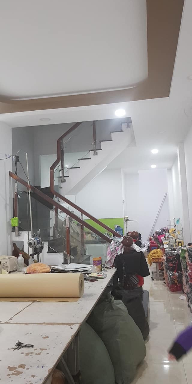 Nhà bán chính chủ mặt tiền đường đông hưng thuận 42 sổ vuông vức - đang cho thuê