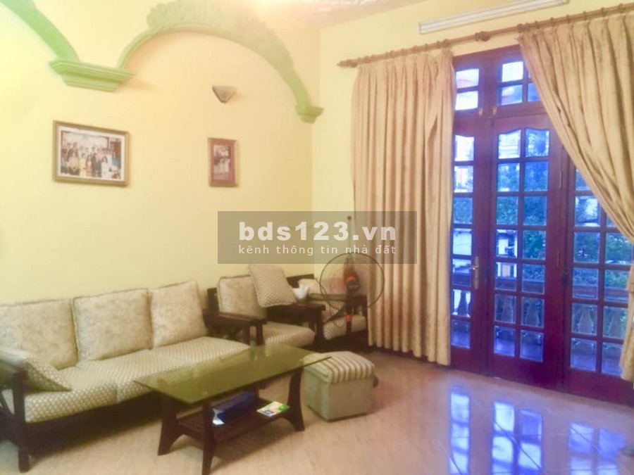 Bán gấp nhà Ngọc Thụy, Long Biên. 100m có 55tr/m, ô tô 7 chỗ vào nhà.