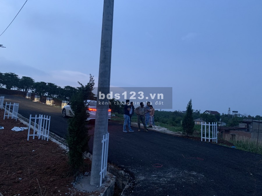 Bán nữa xào đất gần bến xe phương trang.có 200m2 thổ cư.1 tỷ 4