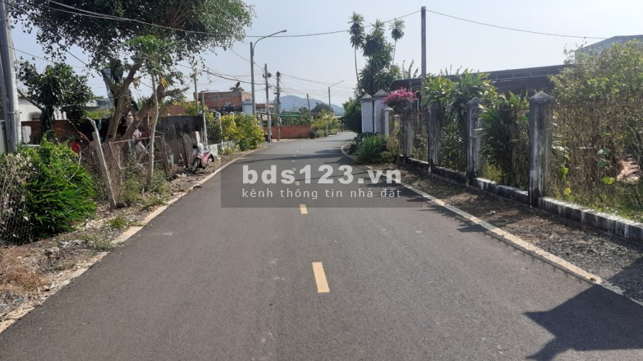 Bán lô đất mặt tiền đường nhựa phan đăng lưu -thị trấn đất đỏ-brvt