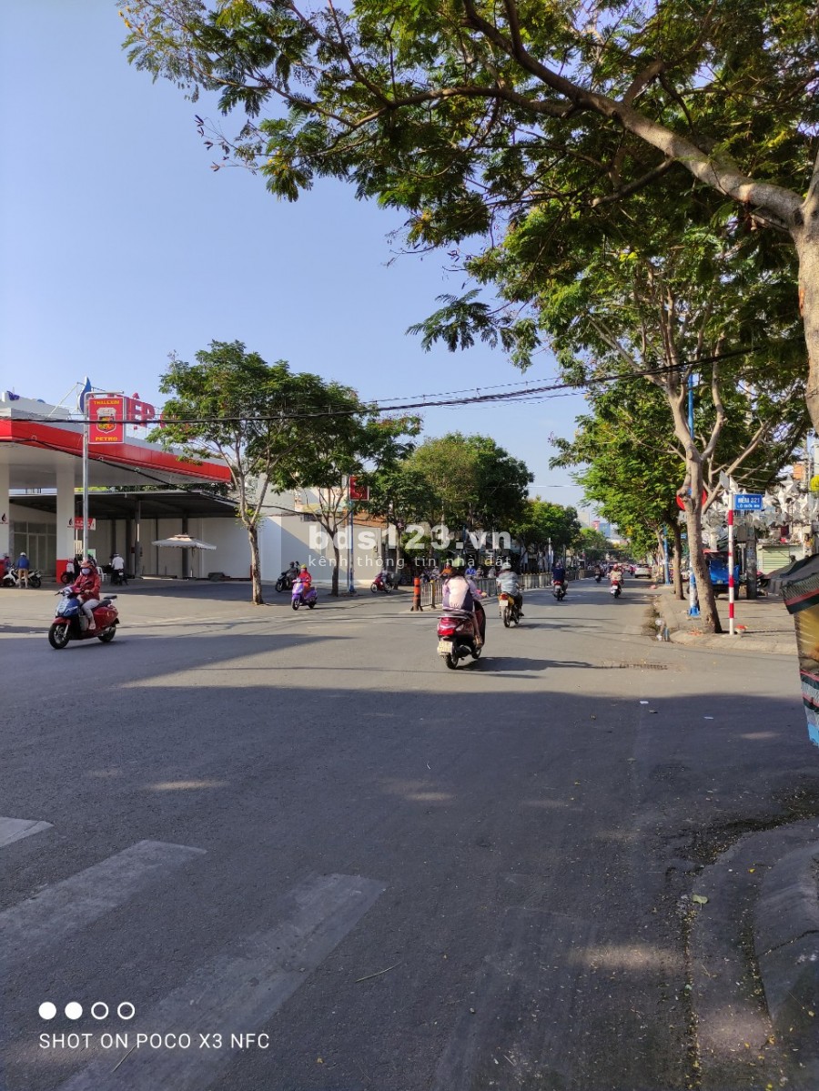 Kẹt tiền bán gấp nhà Tân Phú, 93m2, nở hậu , đang cho thuê 20tr/tháng.