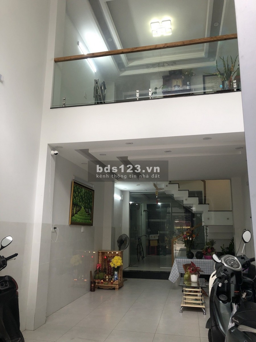 Nhà tuyệt đẹp,NTCC (4x18) 4.5 tấm đường 10m Cư xá phú lâm D