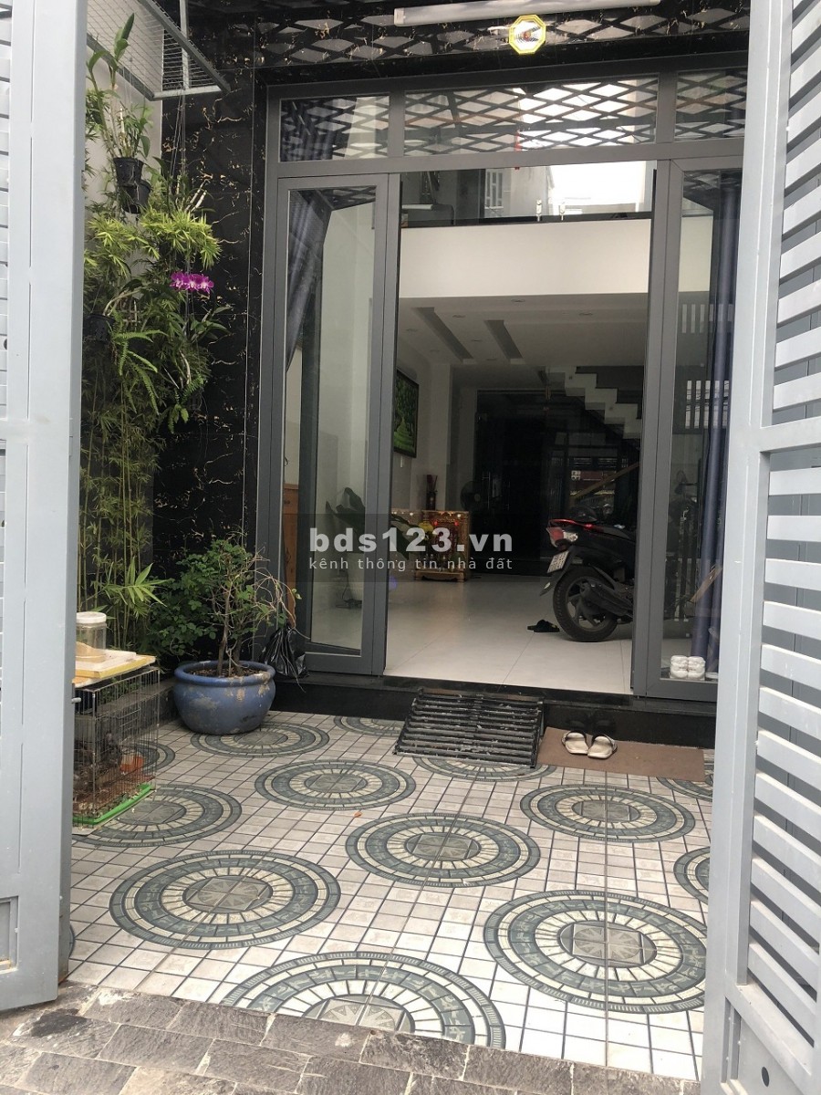 Nhà tuyệt đẹp,NTCC (4x18) 4.5 tấm đường 10m Cư xá phú lâm D