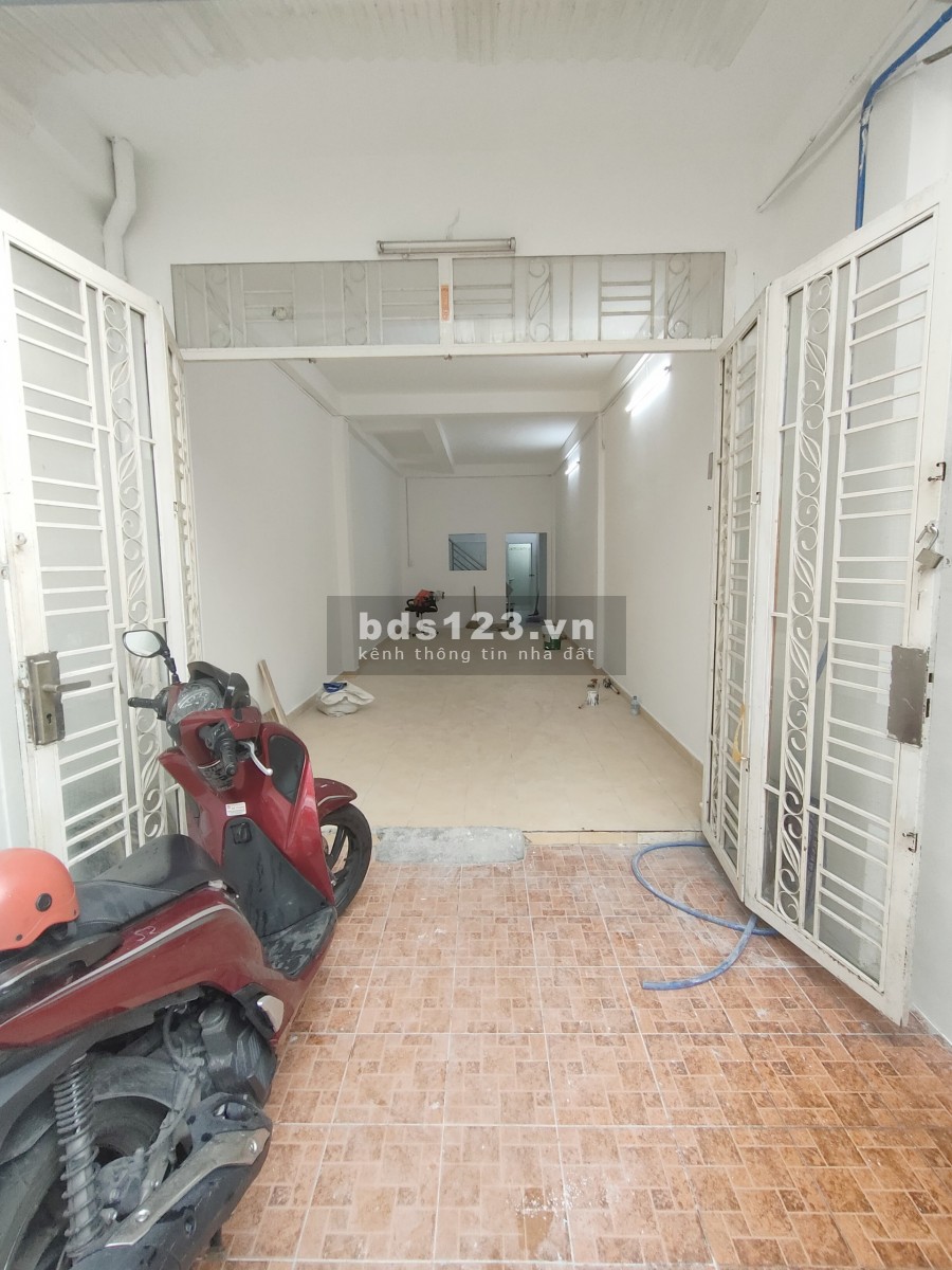 Nhà cho thuê MT đường Nguyễn Văn Đậu Bình Thạnh. Trệt 3 lầu sân thượng trệt trống suốt