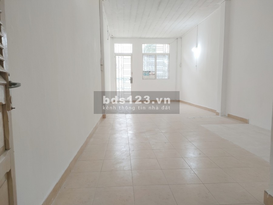Nhà cho thuê MT đường Nguyễn Văn Đậu Bình Thạnh. Trệt 3 lầu sân thượng trệt trống suốt