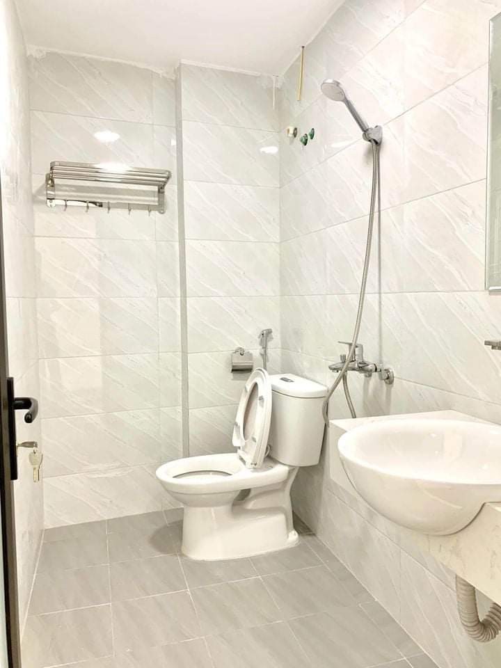 NHÀ ĐẸP HIẾM CÓ, Không lỗi PHONG THỦY - HẺM 4M, Nở Hậu TÀI LỘC, Hoàn Công Đầy Đủ, 3 Tầng, Lô Góc Thoáng Mát.