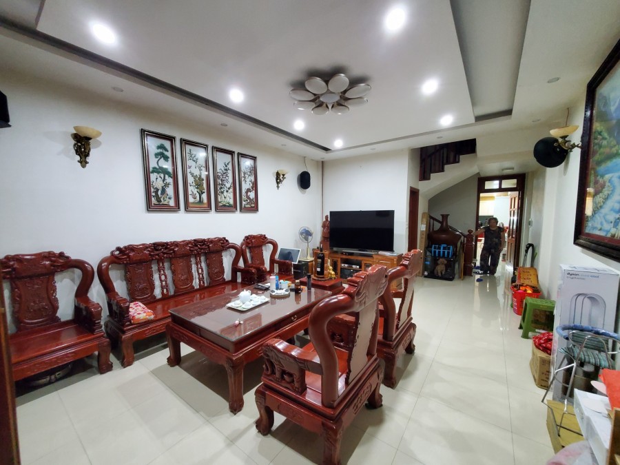 NHÀ ĐẸP 3 THOÁNG CÁCH MẶT PHỐ TÂY SƠN 50M NGÕ RỘNG SÂN TRƯỚC NHÀ ĐỂ ĐƯỢC NHIỀU XE