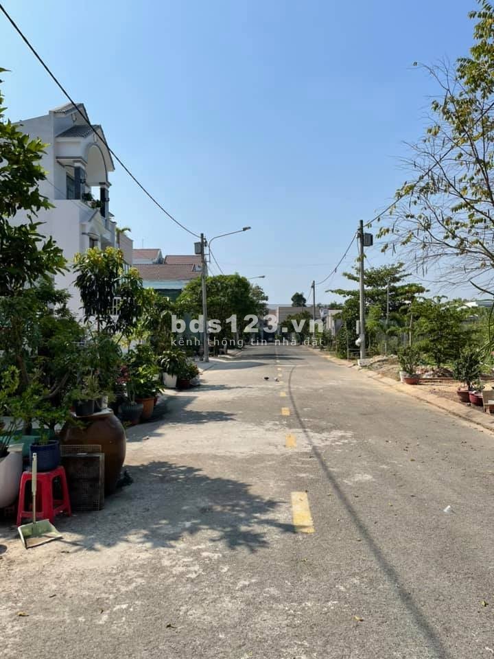 Chính chủ cần bán lô đất thổ cư sổ riêng mặt tiền đường số 16, khu dân cư Tiamo, giá 1.85 tỷ, diện tích 120m2. Liên hệ 0374991279 MInh Anh