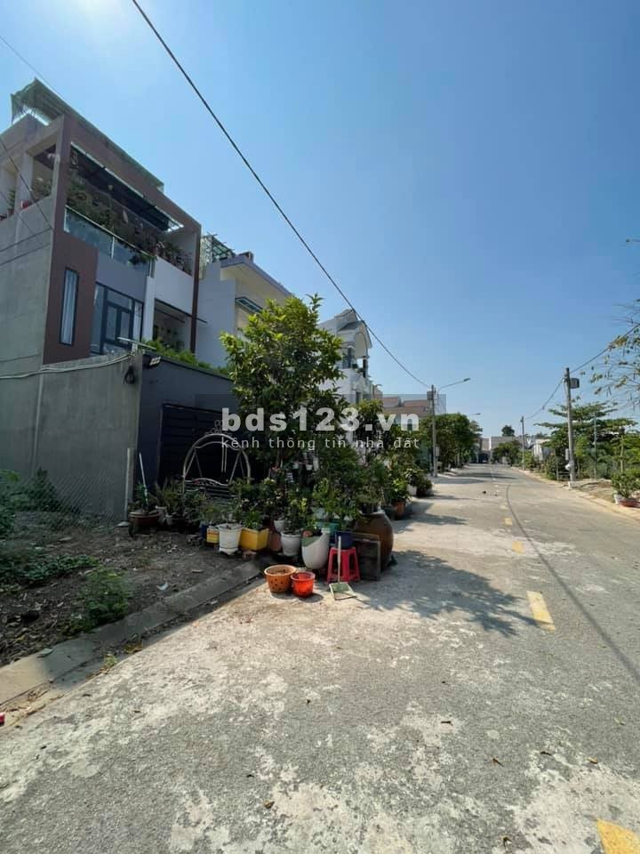 Chính chủ cần bán lô đất thổ cư sổ riêng mặt tiền đường số 16, khu dân cư Tiamo, giá 1.85 tỷ, diện tích 120m2. Liên hệ 0374991279 MInh Anh