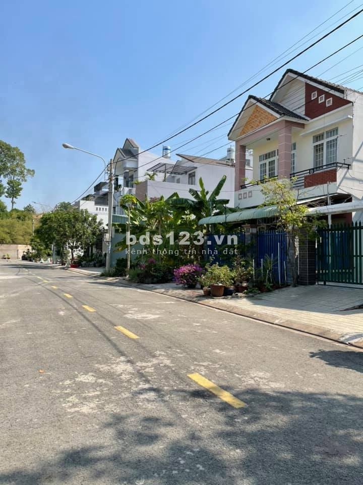 Chính chủ cần bán lô đất thổ cư sổ riêng mặt tiền đường số 16, khu dân cư Tiamo, giá 1.85 tỷ, diện tích 120m2. Liên hệ 0374991279 MInh Anh