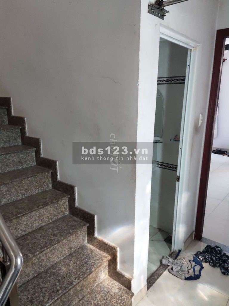 Nhà cho thuê nguyên căn ngay Rạch Bùng Binh Quận 3. Có sân thượng, 7 phòng ngủ - Nhà trệt 3 lầu