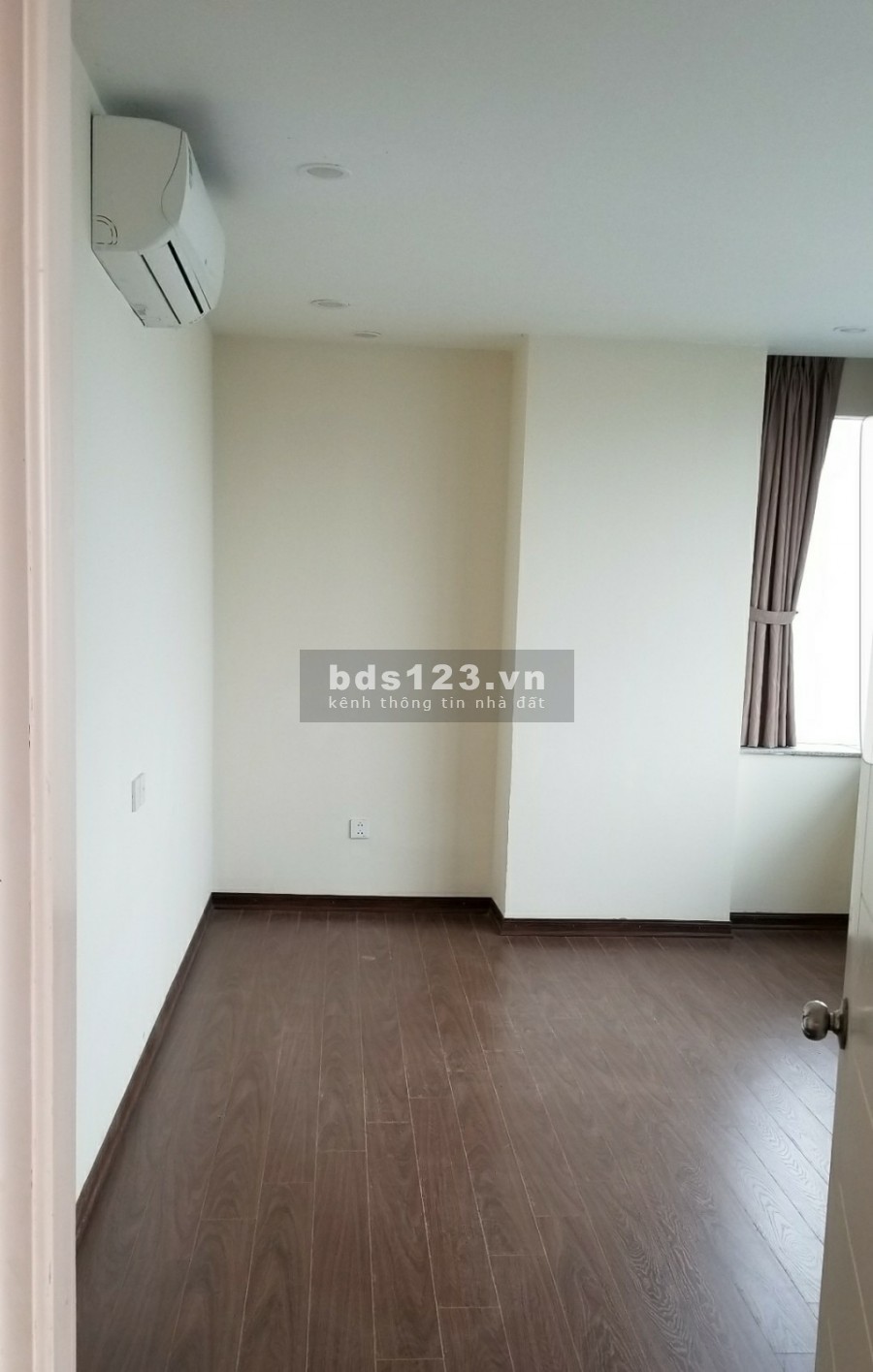 Cho thuê Chung cư Diamond Hoàng Đạo Thúy 3 ngủ cơ bản 14 triệu. Lh 0377983070