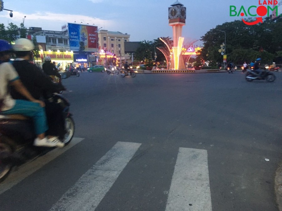 Bán nhà biệt thự 1 trệt 1 lầu 218m2 đường ô tô gần vòng xoay Biên Hùng, tp Biên Hòa, Dồng Nai. Giá : 7.9 tỷ ( thương lượng )