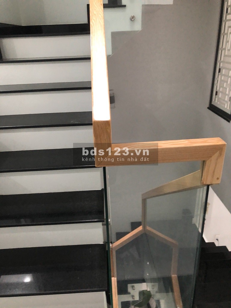 Nhà tuyệt đẹp,NTCC (4x18) 4.5 tấm đường 10m Cư xá phú lâm D