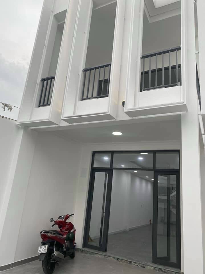 NHÀ MỚI XE TẢI TRÁNH SÂN TRỰC THĂNG ĐÁP GIÁ QUÁ TỐT