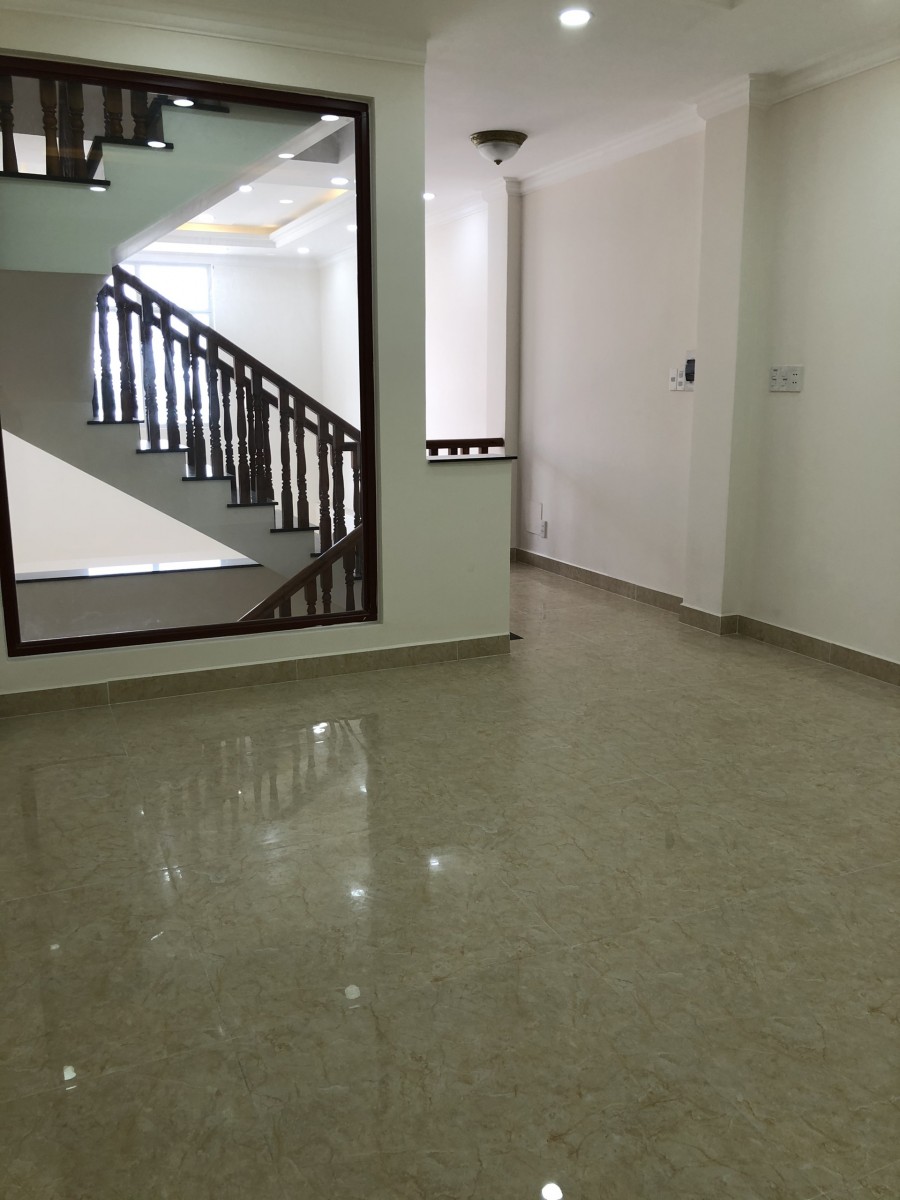 Bán Nhà 3 Lầu Có Lửng 40m2 Ngay Ngã Tư Hàng Xanh
