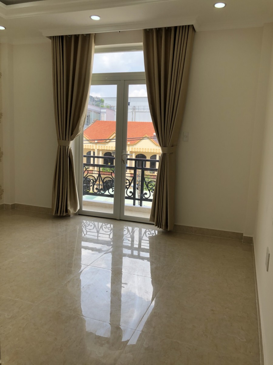 Bán Nhà 3 Lầu Có Lửng 40m2 Ngay Ngã Tư Hàng Xanh