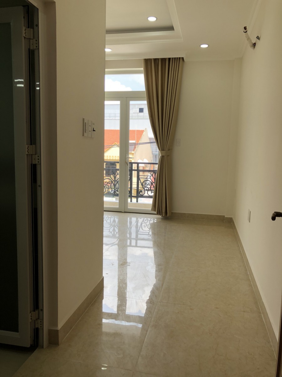 Bán Nhà 3 Lầu Có Lửng 40m2 Ngay Ngã Tư Hàng Xanh